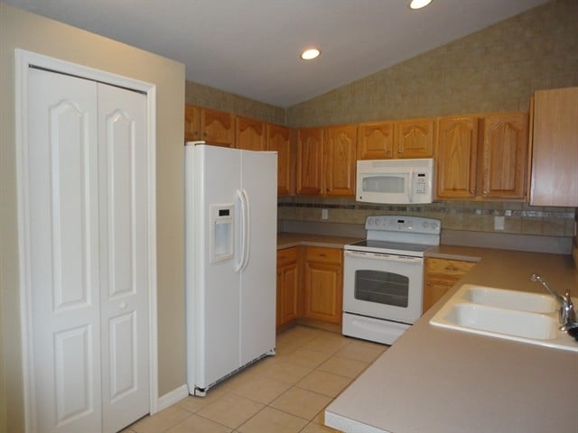 2722 Billingham Dr, Land O Lakes, FL 34639 - photo 3