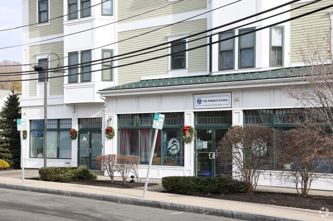 The Phoenix School provides education in the town of Salem.
