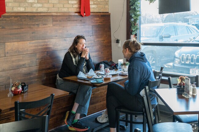 Greenbriar’s coffee scene attracts remote workers with free Wi-Fi and quiet atmospheres.