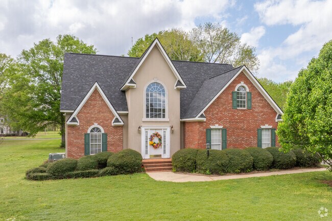 Traditional-style homes can be found throughout the city of Sylacauga.