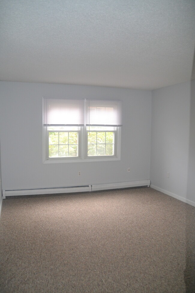 12 Saint James Place unit 813, Nashua, NH 03062 - photo 3