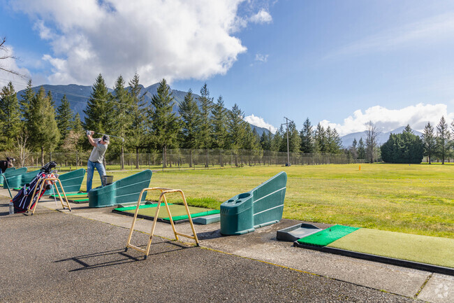 Riverpoint residents can work on their golf game at the nearby Mount Si Golf Course.
