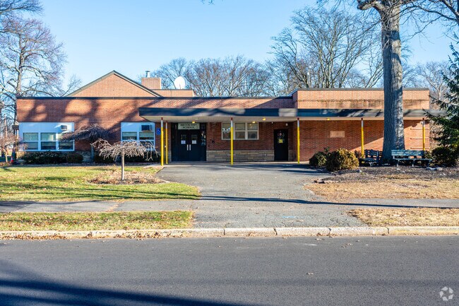 Brookside Place Elementary School serves the town of Cranford, NJ.