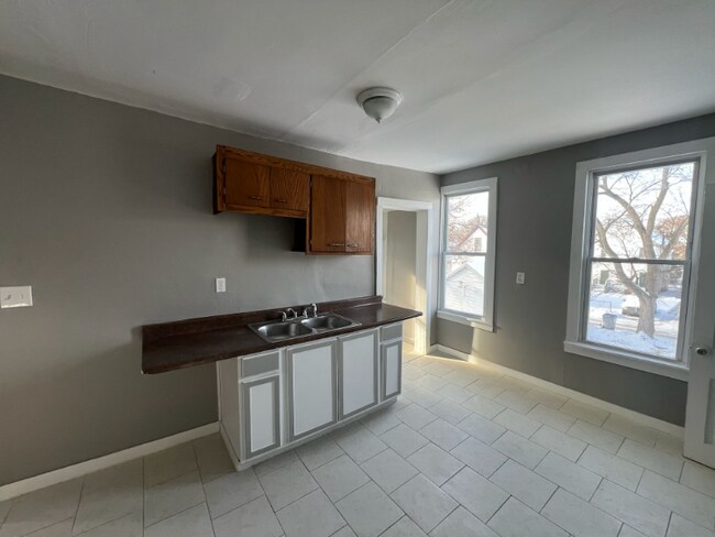 1817 N 22nd St, Milwaukee, WI 53205 - photo 5