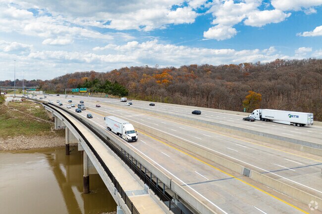 Highway 44 is an easy commute to St. Louis City for those in Fenton.