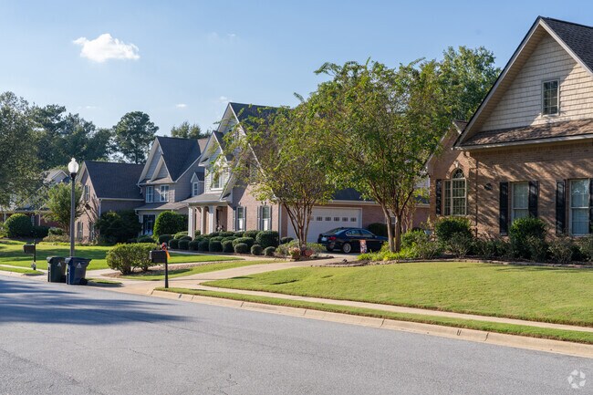 Asheton Lakes is a traditional neighborhood with homes placed in proximity to each other.