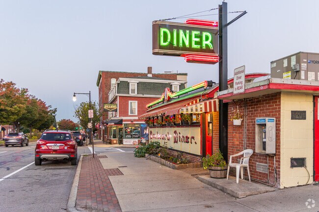 The classic neon signage for the Boulevard Diner nearby the Bell Hill neighborhood.
