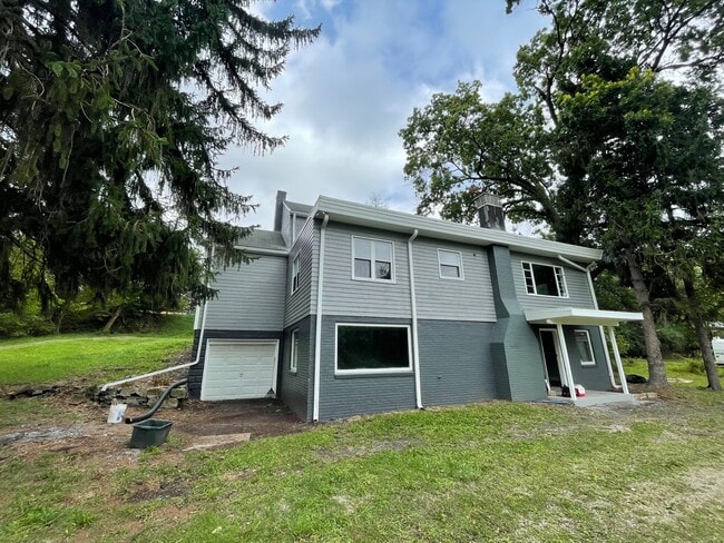 1813 Clairton Rd, West Mifflin, PA 15122 - photo 2