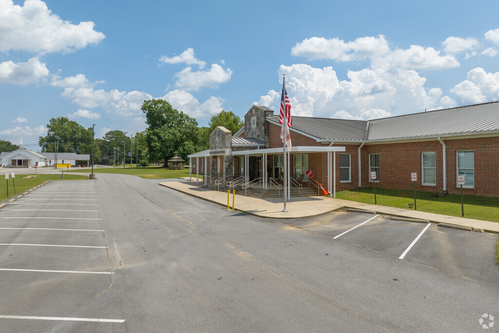 Susan Moore Elementary School is located at 3996 Susan Moore Rd, Blountsville, AL 35031.