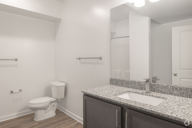1BR, 1BA - 824SF - Bathroom