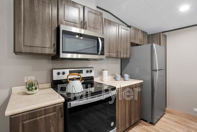 119 Sugar Maple Ln, Kilgore, TX 75662 - photo 2