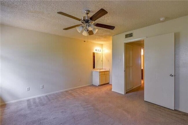 616 Race St unit D, Crowley, TX 76036 - photo 4