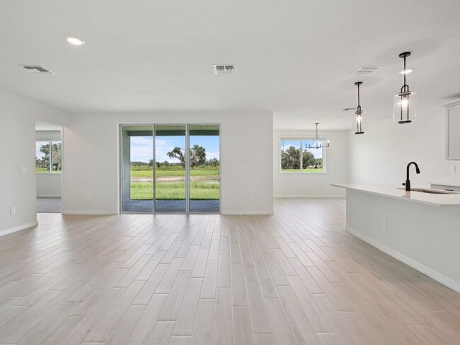 1806 Draughton Dr, Zephyrhills, FL 33541 - photo 4