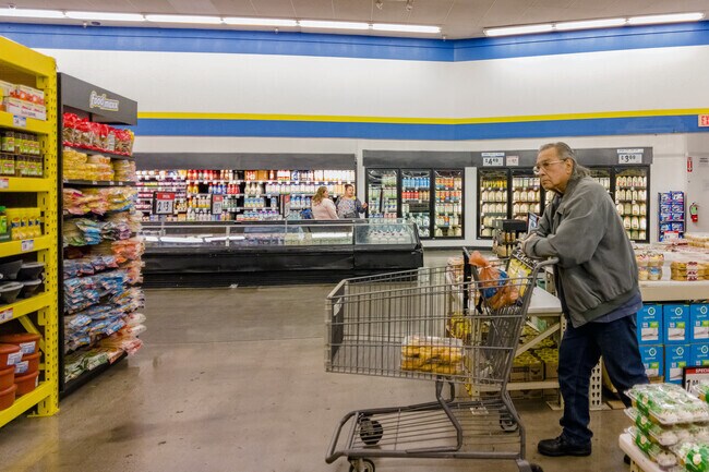 FoodMaxx is your maximum discount supermarket in Edenvale.