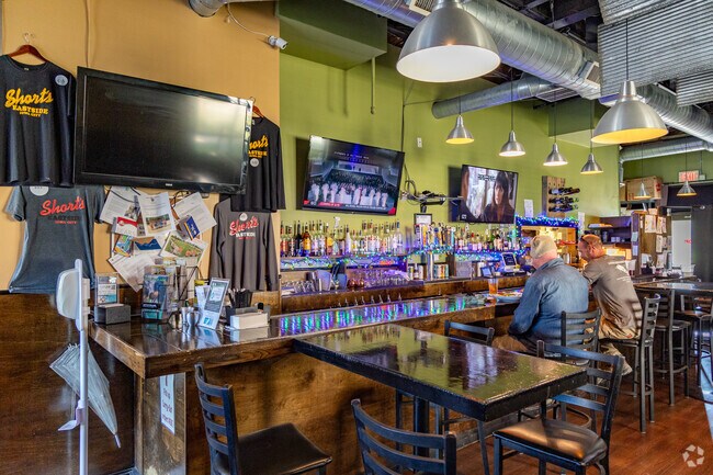 Short's Burgers Eastside is the perfect lunch spot for Windsor Ridge residents.