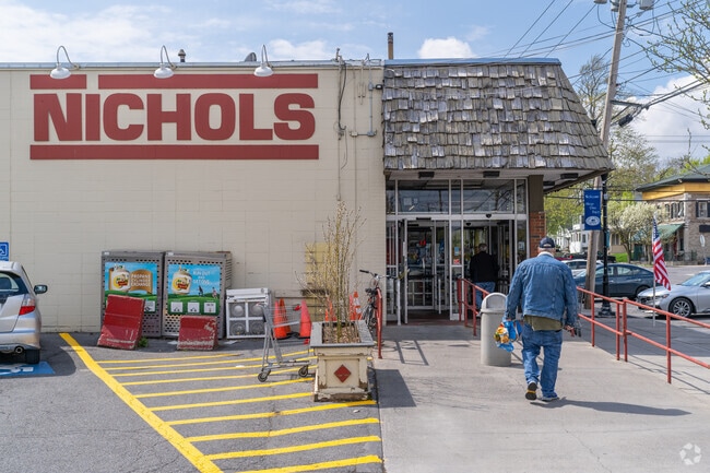 Many items at Nichols Supermarket in Liverpool are sourced locally from the community.