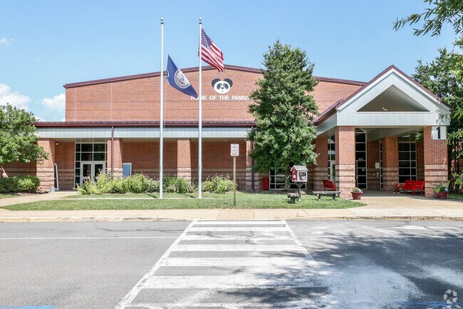 Signal Hill Elementary School in Buckhill is rated B on Niche.