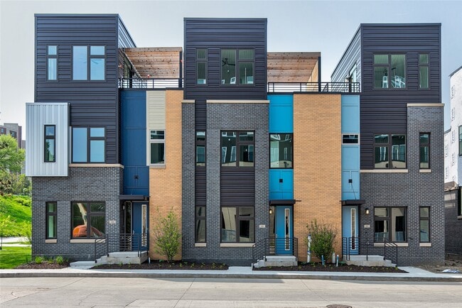 221 Maple St, Des Moines, IA 50309 - photo 2