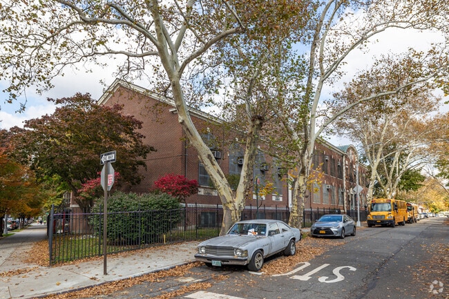 Ps 113 Isaac Chauncey is in a residential neighborhood in Queens.