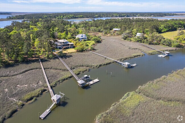Beautiful Homes on the Water with Private Docks