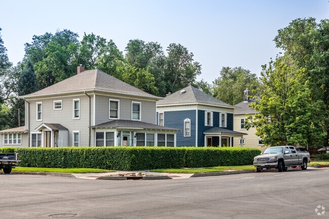 A few larger homes can be found in the Old Town neighborhood.