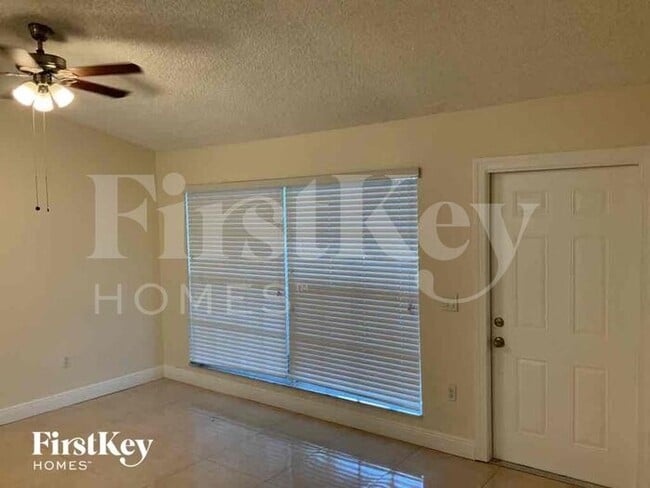 8410 NW 27th Place, Sunrise, FL 33322 - photo 2