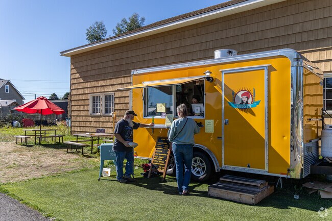 Retro B's serves up specialty hamburgers in Columbia Heights East.