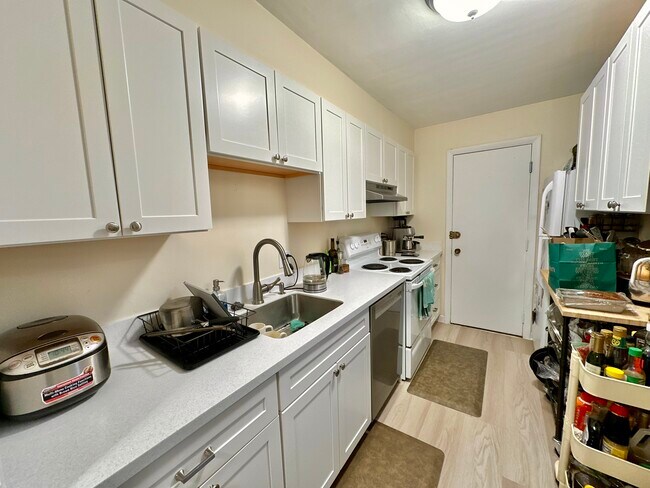 804 Centre St unit 7, Jamaica Plain, MA 02130 - photo 3