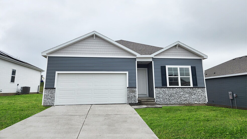 1028 33rd St SE unit 37029441, Altoona, IA 50009 - photo 1