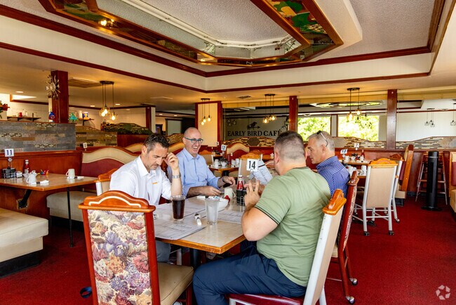 Early Bird Cafe offers hearty breakfasts and American classics for Union Grove diners.