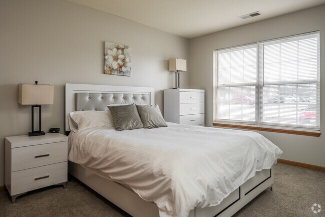 Elm Point Apartments, Bloomington, IL 61701 - photo 5