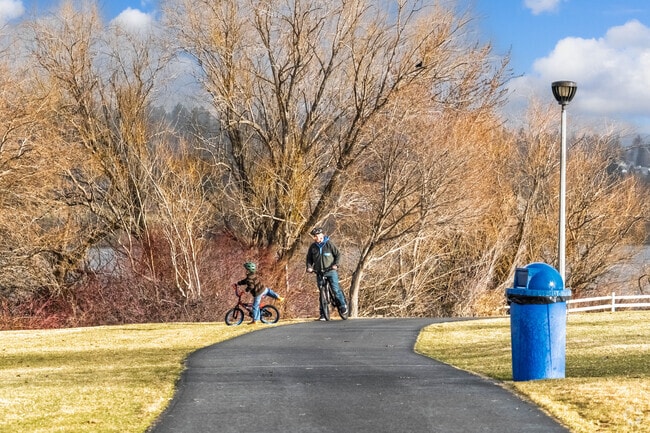 Wenatchee locals run, walk and bike the Apple Capital Recreation Loop along the Columbia River.