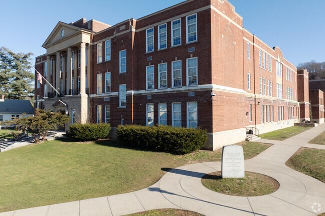 Serving grades 6-8 at Knickerbacker Middle.