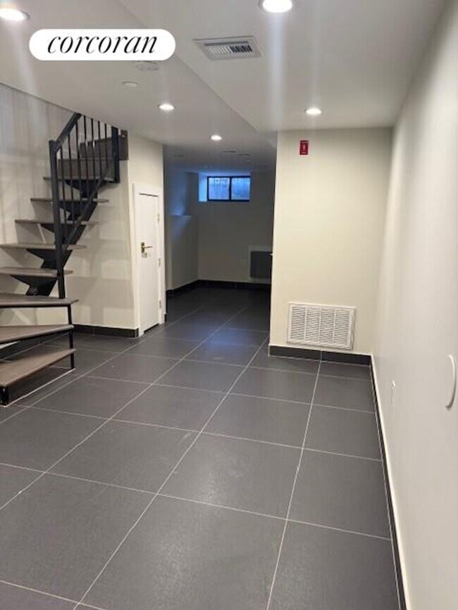 162 Stuyvesant Ave, Brooklyn, NY 11221 - photo 6