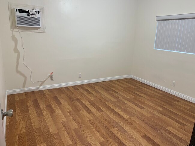 14714 Strathern St unit 2, Panorama City, CA 91402 - photo 3