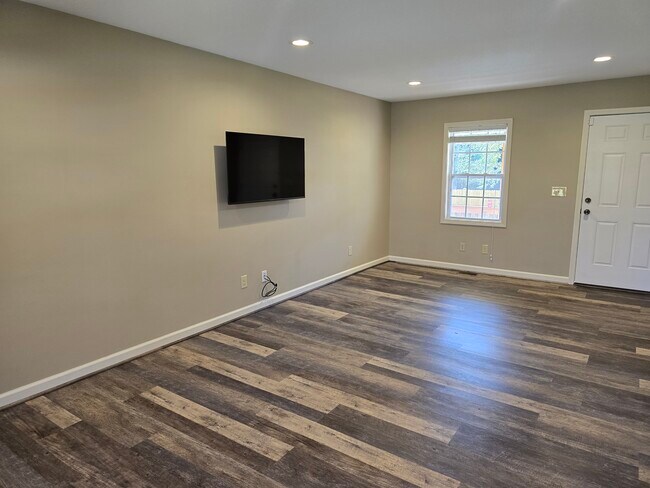 2102 Kingsbury Rd, Hendersonville, NC 28791 - photo 6
