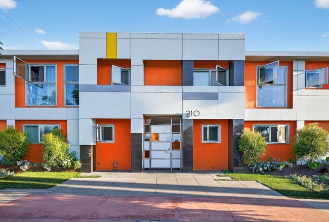 210 E 29th St unit 12, Long Beach, CA 90806 - photo 2