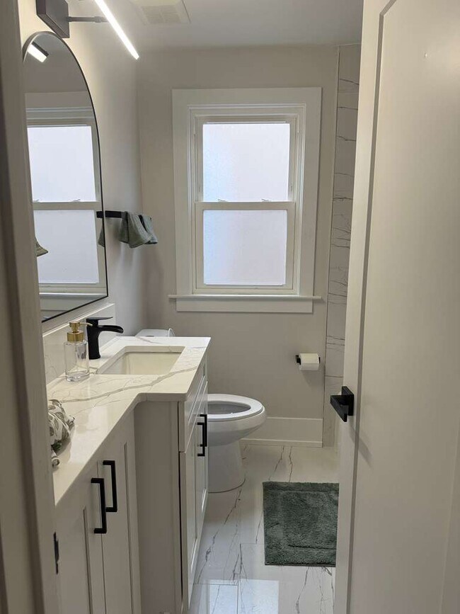 4846 W Roscoe St unit 2, Chicago, IL 60641 - photo 3