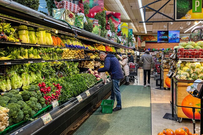 Picking out the freshest produce at the Net Cost Market is an easy task in Richmond Town.