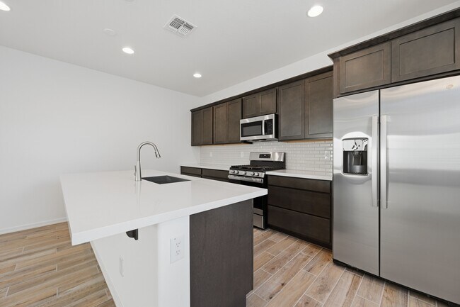 10002 W Piccadilly Rd, Avondale, AZ 85392 - photo 7