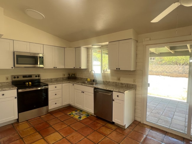 7410 N Patriot Dr, Tucson, AZ 85741 - photo 5