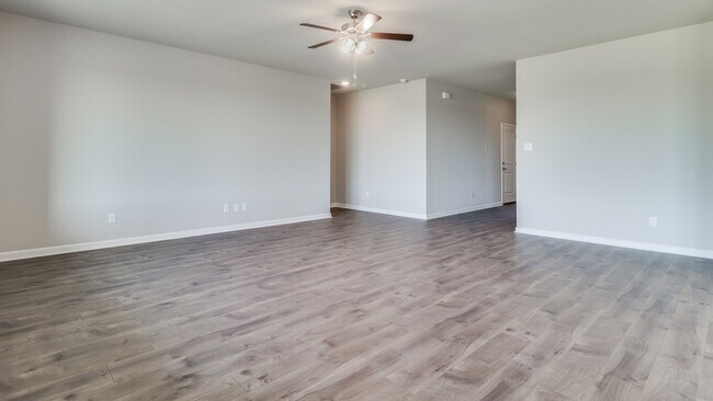 4666 E Ridge Rd, Lake Charles, LA 70607 - photo 4