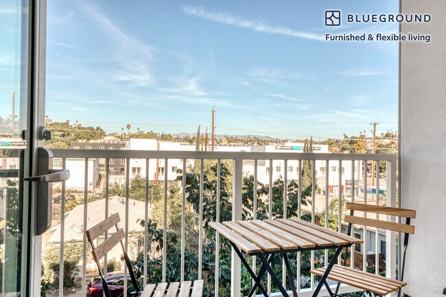 505 N Silver Lake Blvd unit FL4-ID978, Los Angeles, CA 90026 - photo 6