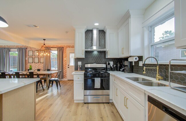 9306 Bassoon Dr unit ID1024979P, Houston, TX 77025 - photo 5