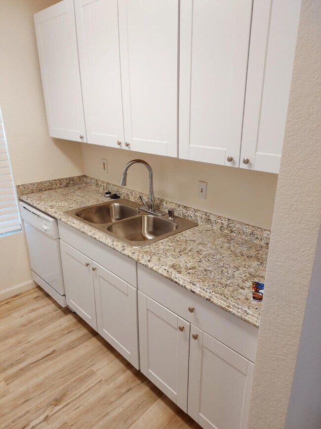 405 N Lincoln Way, Galt, CA 95632