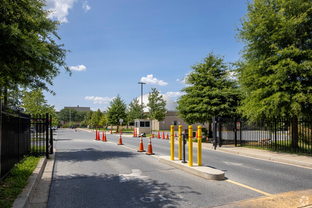 Bnos Yisroel drive in in Glen.