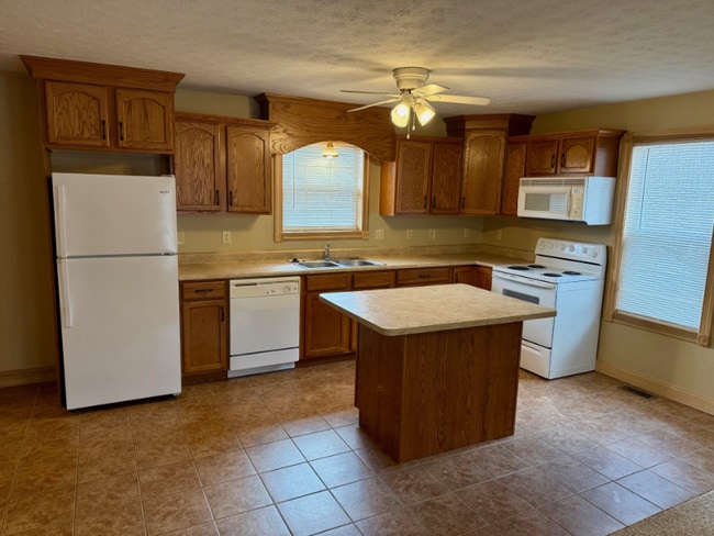 1616 Spring Valley Dr unit Park Place 48, Huntington, WV 25704 - photo 2