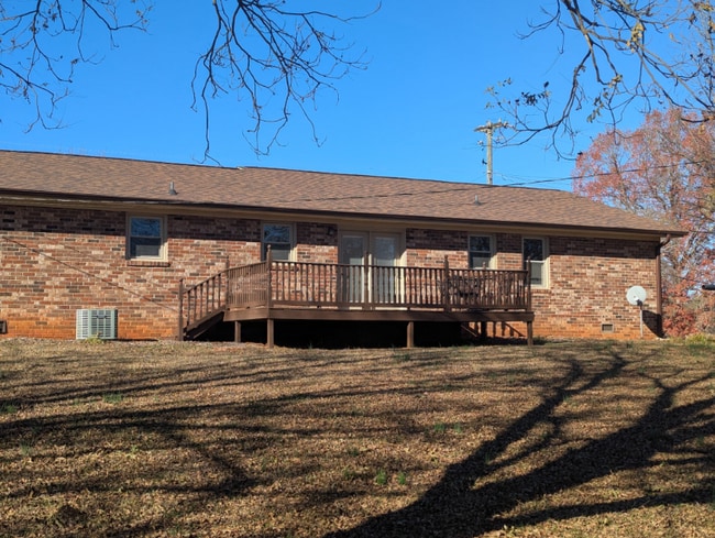 201 Acorn Dr, Greer, SC 29651 - photo 2