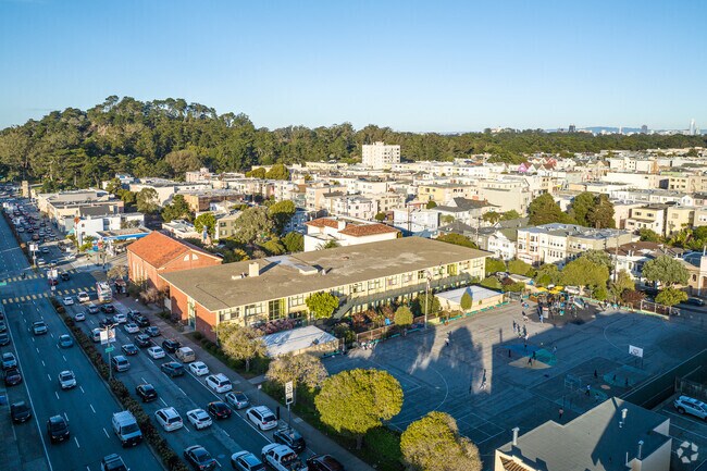 Jefferson Elementary is just a block from Golden Gate Park.