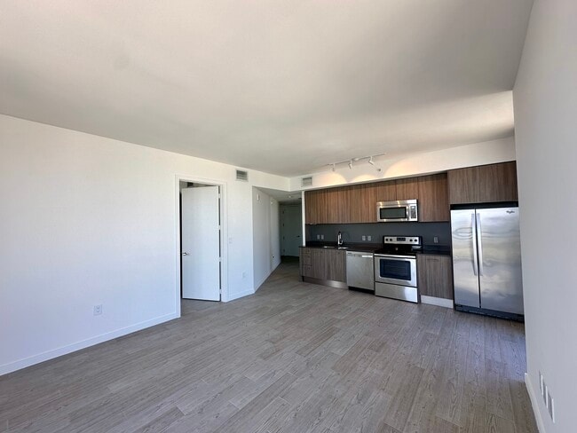 460 NE 29th Terrace unit B8, Miami, FL 33137 - photo 3